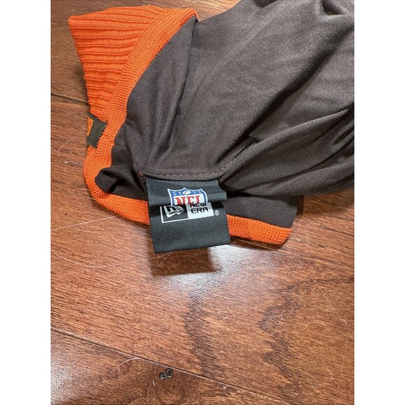NEW ERA CLEVELAND BROWNS ORANGE RETRO DART CUFF POM TECH MENS KNIT HAT - Picture 6 of 6